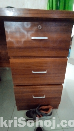 অ‌ফিস টে‌বিল ও চেয়ার
